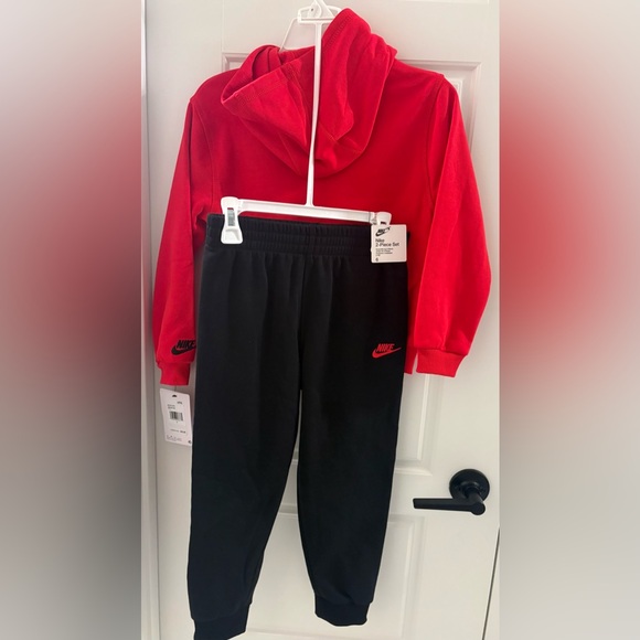 Boys NWT Size 6 Nike Vibrant Red and Black 2-Piece Set - Picture 6 of 6